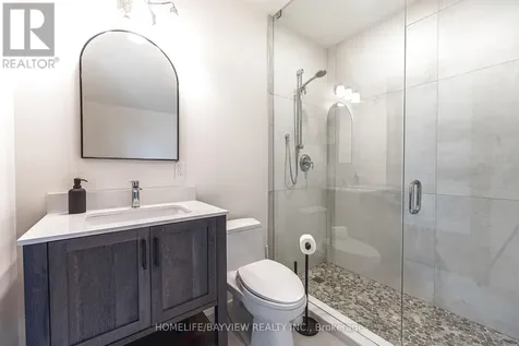 16 Windsor Drive Whitchurch-stouffville ON L4A 7X3