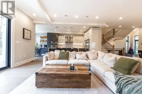 16 Windsor Drive Whitchurch-stouffville ON L4A 7X3