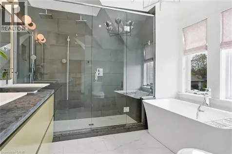 735 George Street Burlington ON L7R 2V8