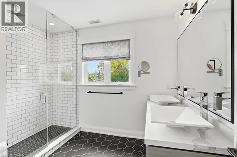 735 George Street Burlington ON L7R 2V8