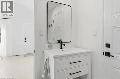 735 George Street Burlington ON L7R 2V8