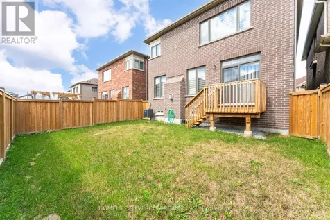 24 Dumaine Street Whitby ON L1P 0G8