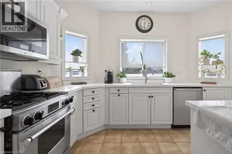 29 Gaines Avenue Dundas ON L9H 7M4