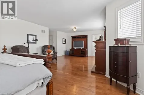 29 Gaines Avenue Dundas ON L9H 7M4