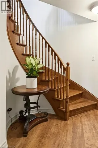 29 Gaines Avenue Dundas ON L9H 7M4