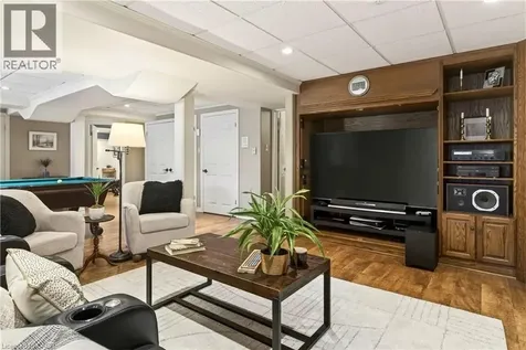 29 Gaines Avenue Dundas ON L9H 7M4
