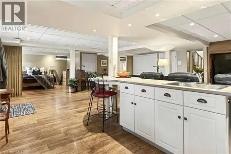 29 Gaines Avenue Dundas ON L9H 7M4