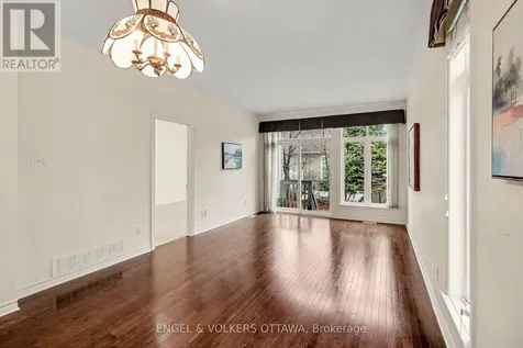257 Bulrush Crescent Ottawa ON K1T 0E5