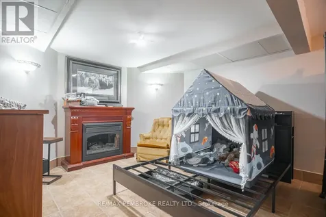 1692 Black Bay Road Petawawa ON K8H 2W8