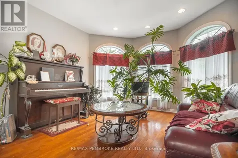 1692 Black Bay Road Petawawa ON K8H 2W8