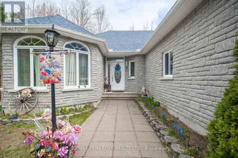 1692 Black Bay Road Petawawa ON K8H 2W8