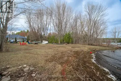 1692 Black Bay Road Petawawa ON K8H 2W8