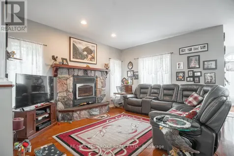 1692 Black Bay Road Petawawa ON K8H 2W8