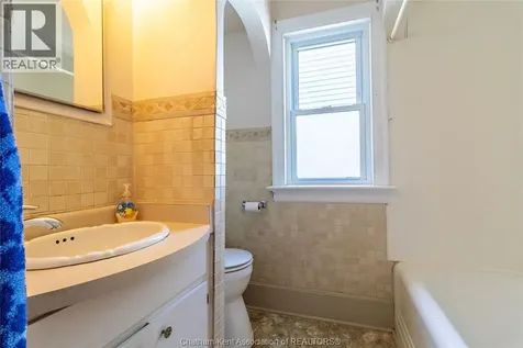 38 Barthe Street Chatham ON N7L 1T4