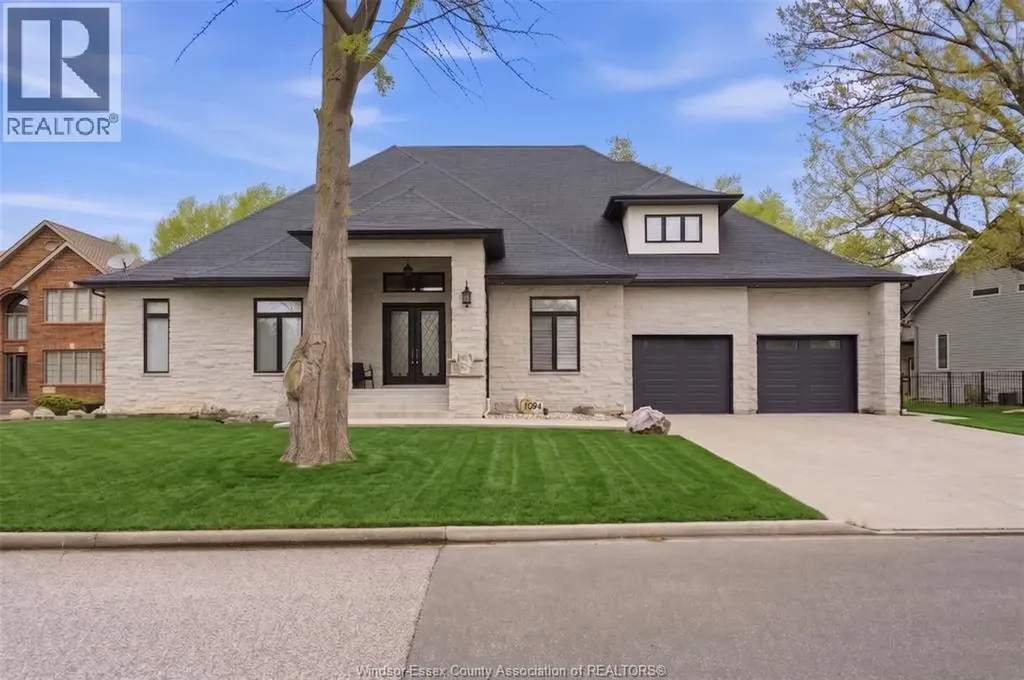 1094 Roseland Drive South Windsor ON N9G 1T8