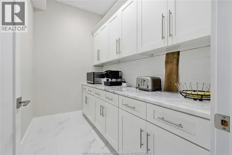 1094 Roseland Drive South Windsor ON N9G 1T8