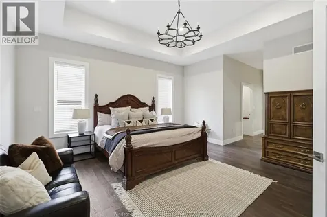 1094 Roseland Drive South Windsor ON N9G 1T8