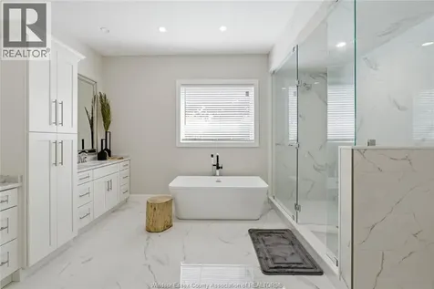 1094 Roseland Drive South Windsor ON N9G 1T8