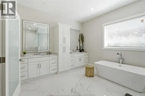 1094 Roseland Drive South Windsor ON N9G 1T8
