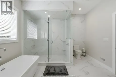 1094 Roseland Drive South Windsor ON N9G 1T8