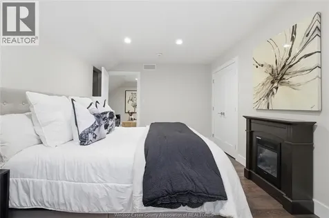 1094 Roseland Drive South Windsor ON N9G 1T8
