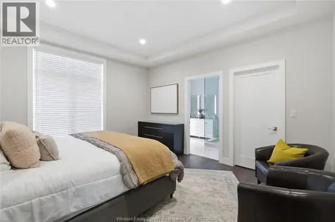 1094 Roseland Drive South Windsor ON N9G 1T8