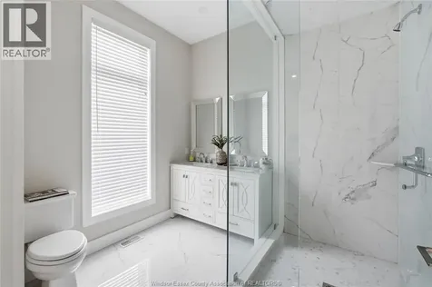 1094 Roseland Drive South Windsor ON N9G 1T8
