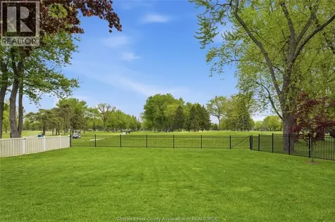 1094 Roseland Drive South Windsor ON N9G 1T8
