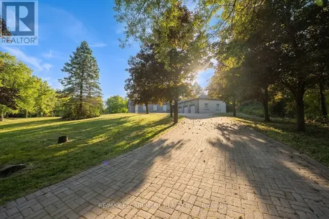 8 Ridgewood Drive Richmond Hill ON L4E 3M1