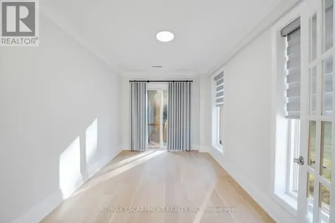 8 Ridgewood Drive Richmond Hill ON L4E 3M1