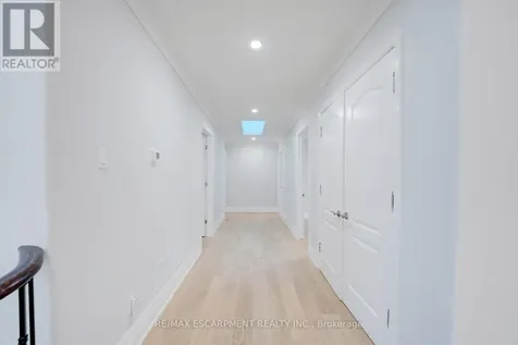 8 Ridgewood Drive Richmond Hill ON L4E 3M1