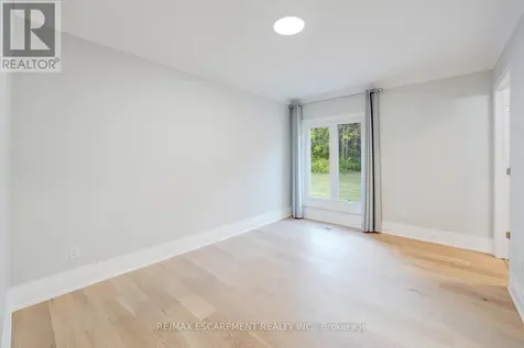 8 Ridgewood Drive Richmond Hill ON L4E 3M1