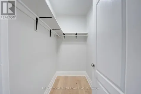 8 Ridgewood Drive Richmond Hill ON L4E 3M1