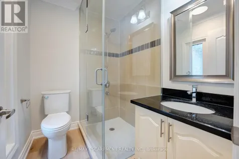 8 Ridgewood Drive Richmond Hill ON L4E 3M1