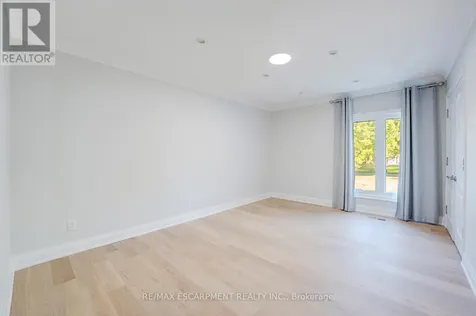 8 Ridgewood Drive Richmond Hill ON L4E 3M1