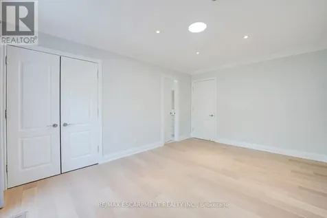 8 Ridgewood Drive Richmond Hill ON L4E 3M1