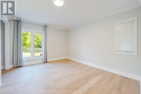 8 Ridgewood Drive Richmond Hill ON L4E 3M1