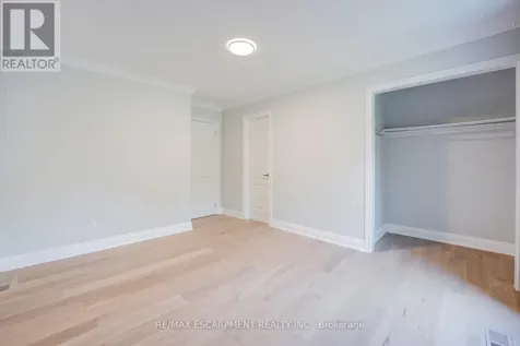 8 Ridgewood Drive Richmond Hill ON L4E 3M1