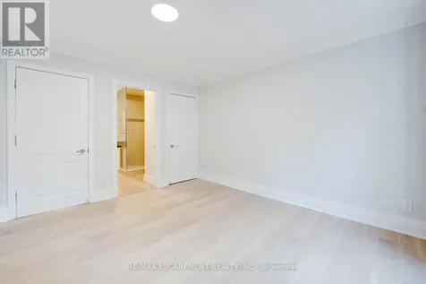 8 Ridgewood Drive Richmond Hill ON L4E 3M1