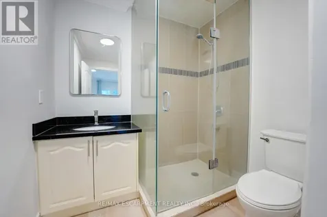 8 Ridgewood Drive Richmond Hill ON L4E 3M1