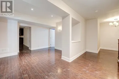 8 Ridgewood Drive Richmond Hill ON L4E 3M1