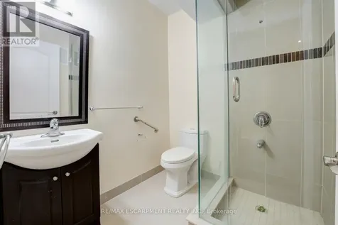 8 Ridgewood Drive Richmond Hill ON L4E 3M1