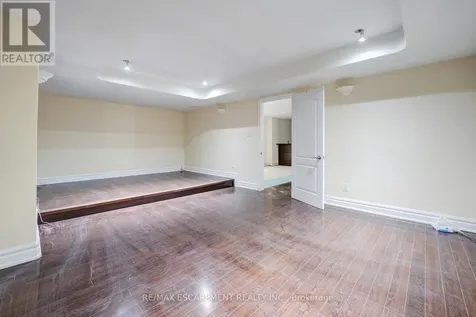 8 Ridgewood Drive Richmond Hill ON L4E 3M1