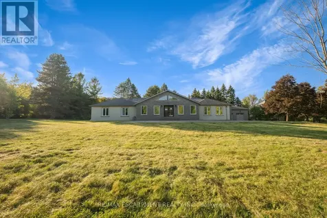 8 Ridgewood Drive Richmond Hill ON L4E 3M1