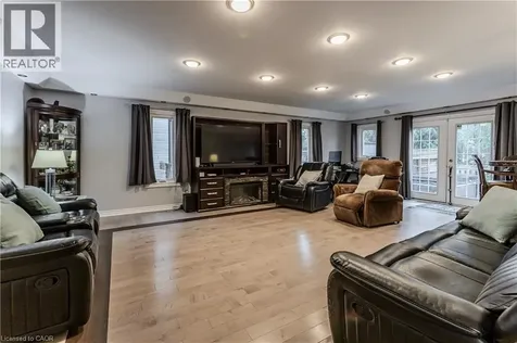 283 Vilma Drive Oakville ON L6L 3J9