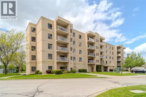315 Village Grove Drive Tecumseh ON N8N 5G4