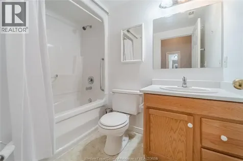 315 Village Grove Drive Tecumseh ON N8N 5G4