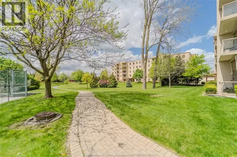 315 Village Grove Drive Tecumseh ON N8N 5G4