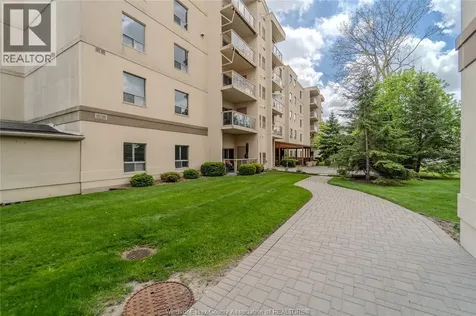 315 Village Grove Drive Tecumseh ON N8N 5G4