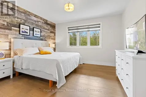 14 Thomas Street Wasaga Beach ON L9Z 2Y9